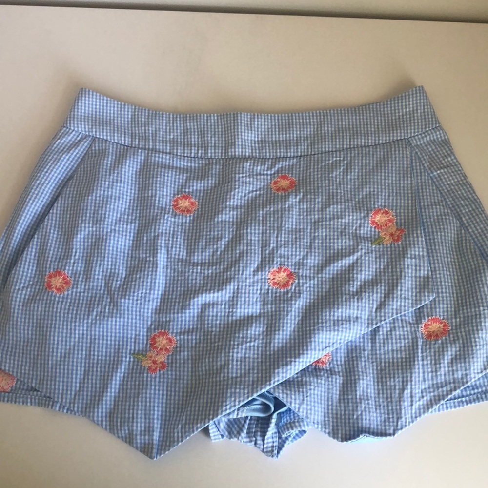 Altar’d State blue/white checkered floral skort